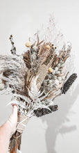 Load image into Gallery viewer, Native dried floral bunch with yellow caramel tones- Caramel sweet bunch