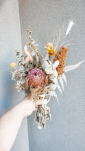 Load image into Gallery viewer, Poetic garden paper daisy floral arrangement.