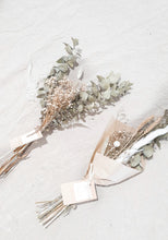 Load image into Gallery viewer, Small dried floral posy.- Vanilla