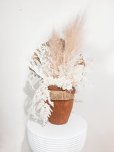 Load image into Gallery viewer, Feather white floral dried arrangement- Feather
