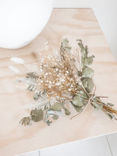 Load image into Gallery viewer, Sandy feet dried native floral posy.
