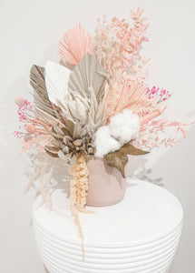 natural and pink dried floral arrangement,