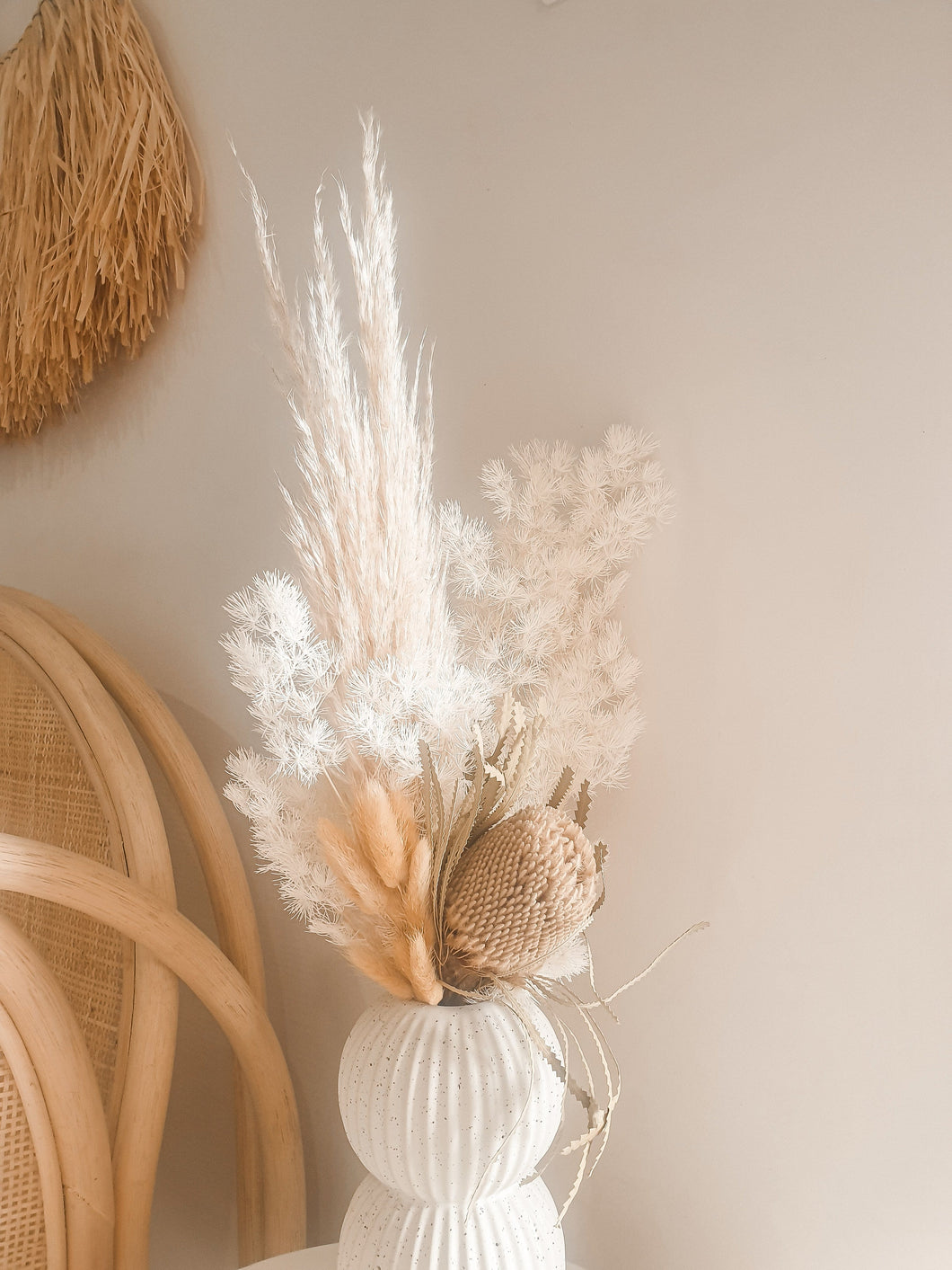 Dried floral arrangement with banksia and pampas-Lilien bunch