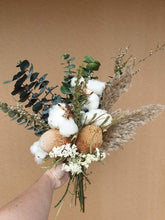 Load image into Gallery viewer, Natural dried floral arrangement - Hillside love
